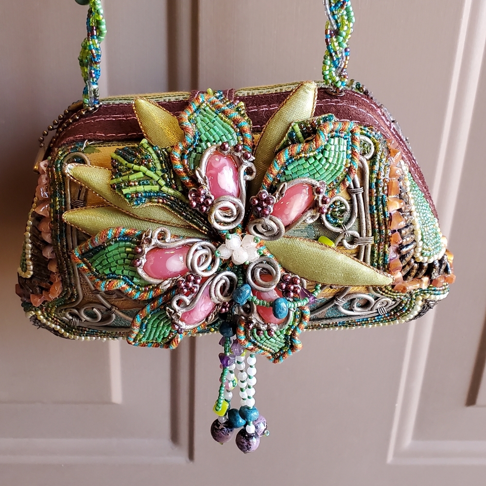 Gorgeous, elegant beaded flower work purse